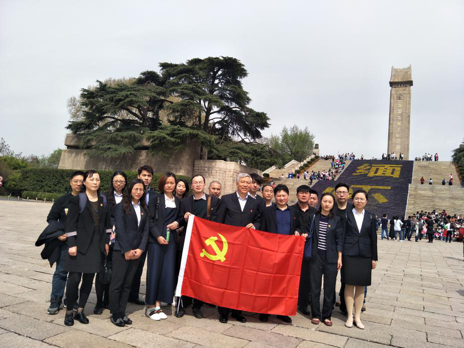 04 组织党员和积极分子去漯河参观雨花台义士陵寝和大屠杀留想馆.png